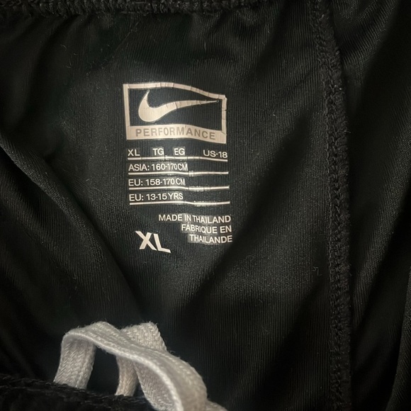 nike black and white athletic drawstring basketball shorts - Picture 3 of 8